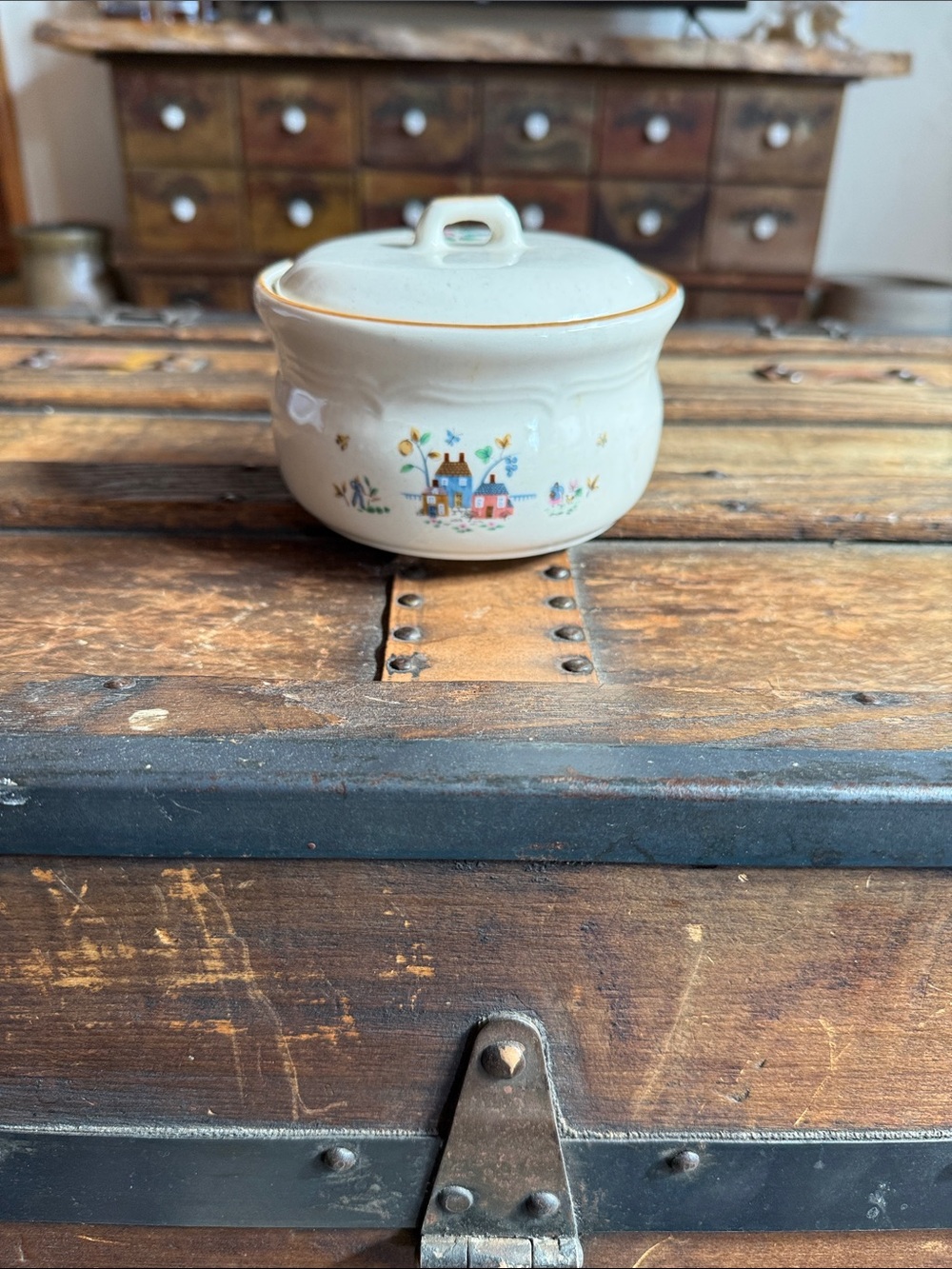 International Heartland Bowl with Lid